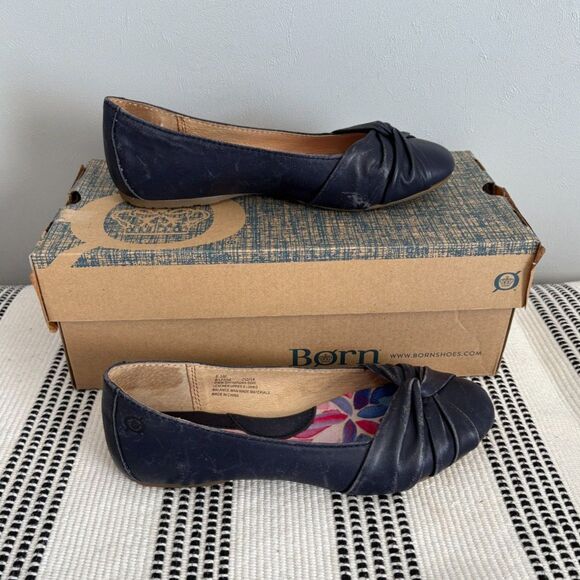 BORN 6.5 Lilly Navy Leather Distressed Flats - Picture 2 of 6
